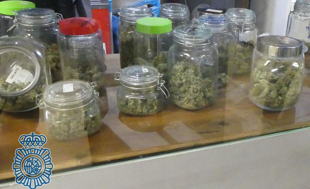 La Policía intervino hasta casi cuatro kilogramos de marihuana y hachís en sus diferentes estados.