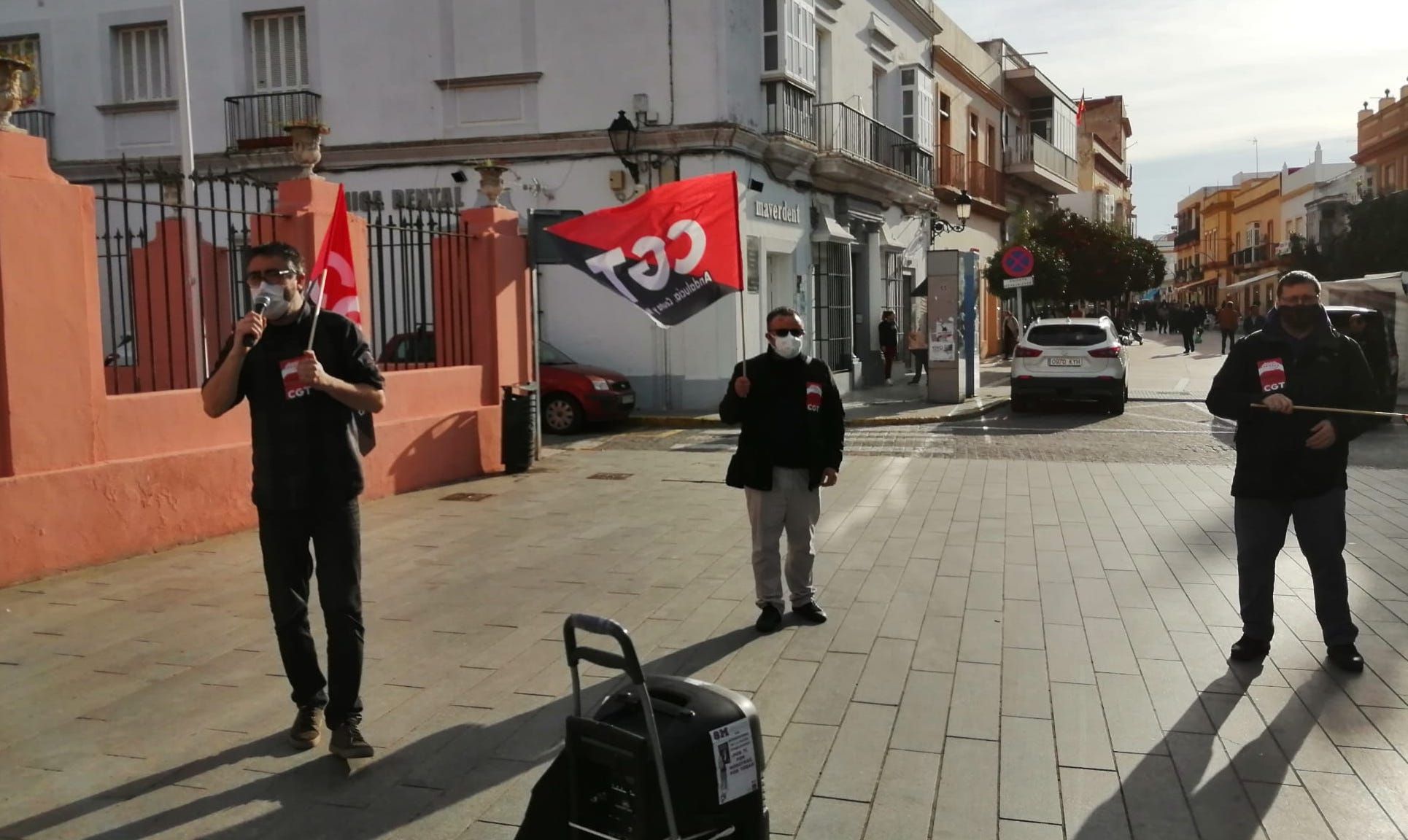 Protesta de CGT frente al Ayuntamiento de Puerto Real.