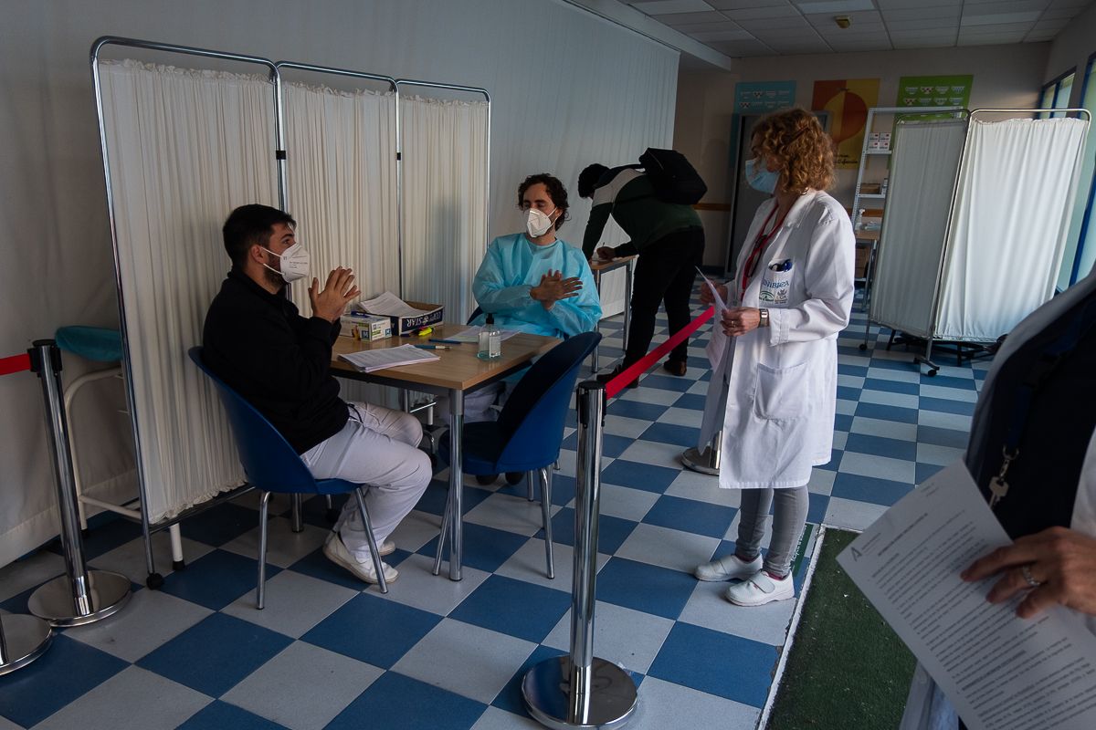 Vacunación en un hospital andaluz.