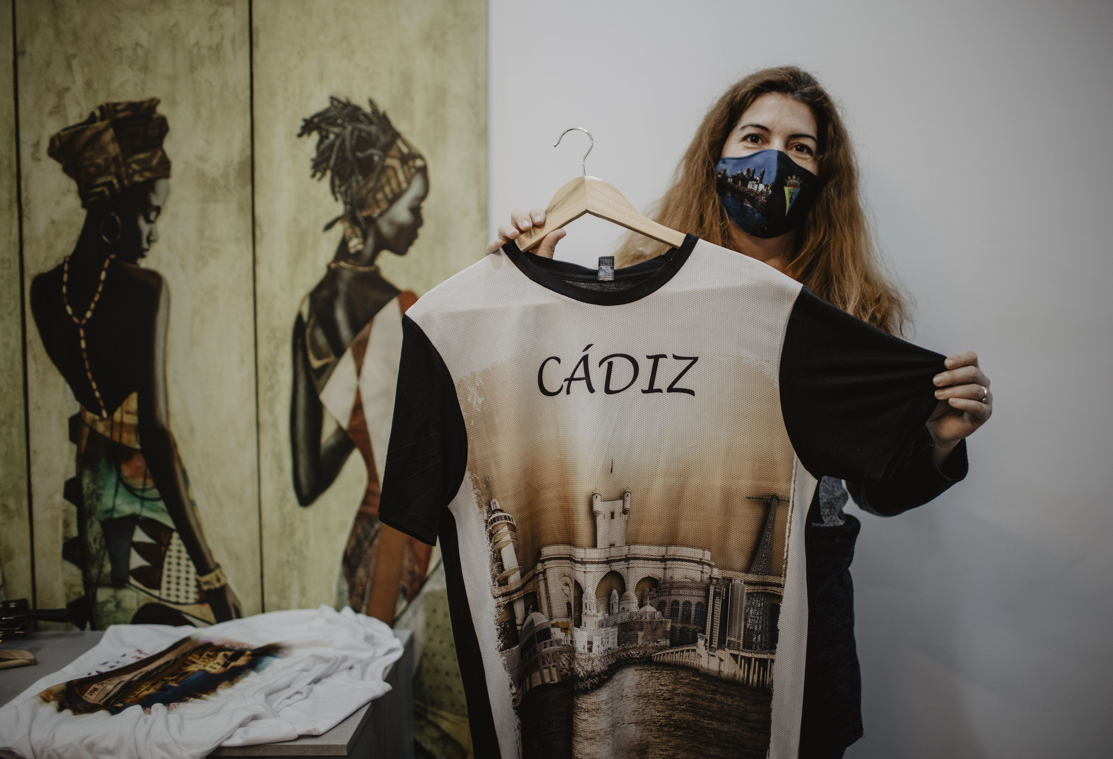 Camiseta con rincones de Cádiz estampada por Pilar.