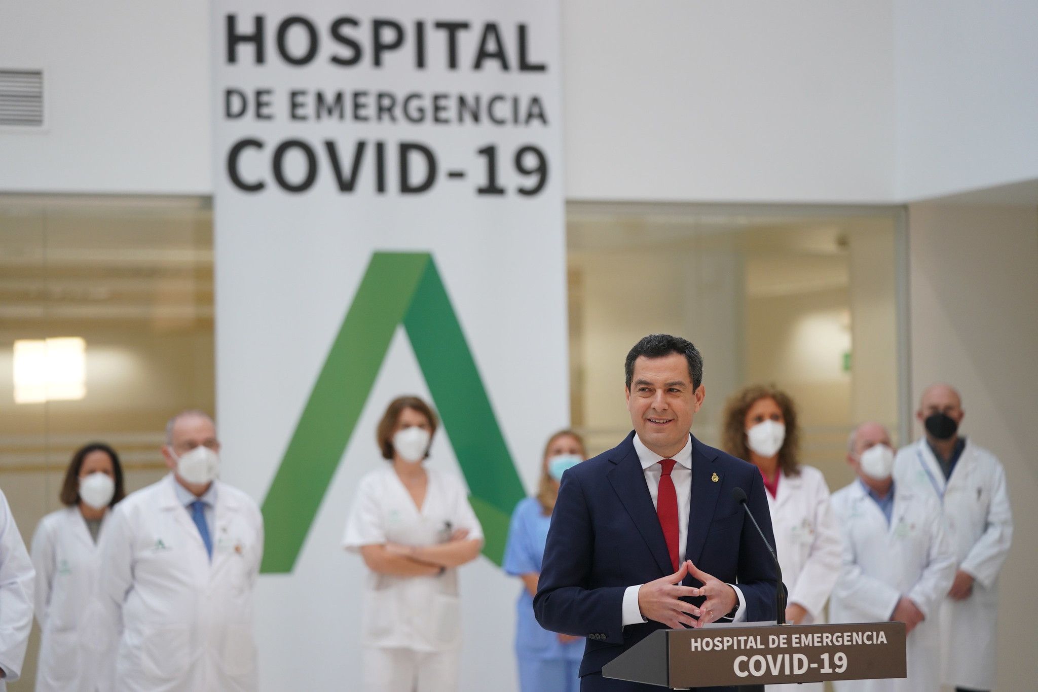 La inauguración del Hospital Militar tras su renovación, con el presidente andaluz, Moreno Bonilla. FOTO: Junta