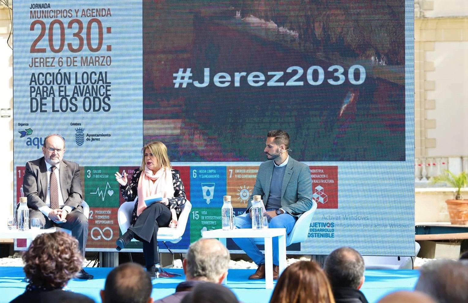 La alcaldesa, Mamen Sánchez, informando sobre la Agenda 2030 en una imagen de archivo.
