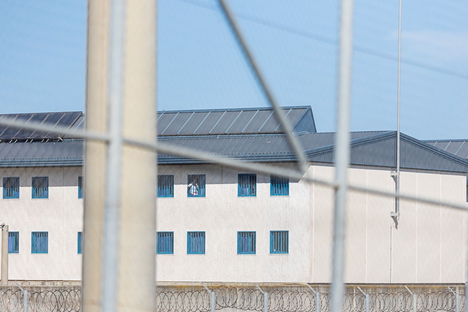 Entidades temen que haya "abuso de poder" si los funcionarios de prisiones se convierten en agentes de la autoridad.