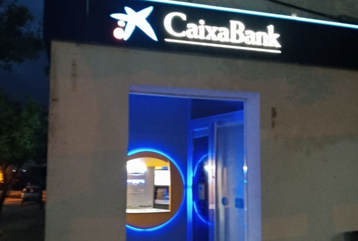 El cajero de CaixaBank en Torrecera, este lunes.   CEDIDA