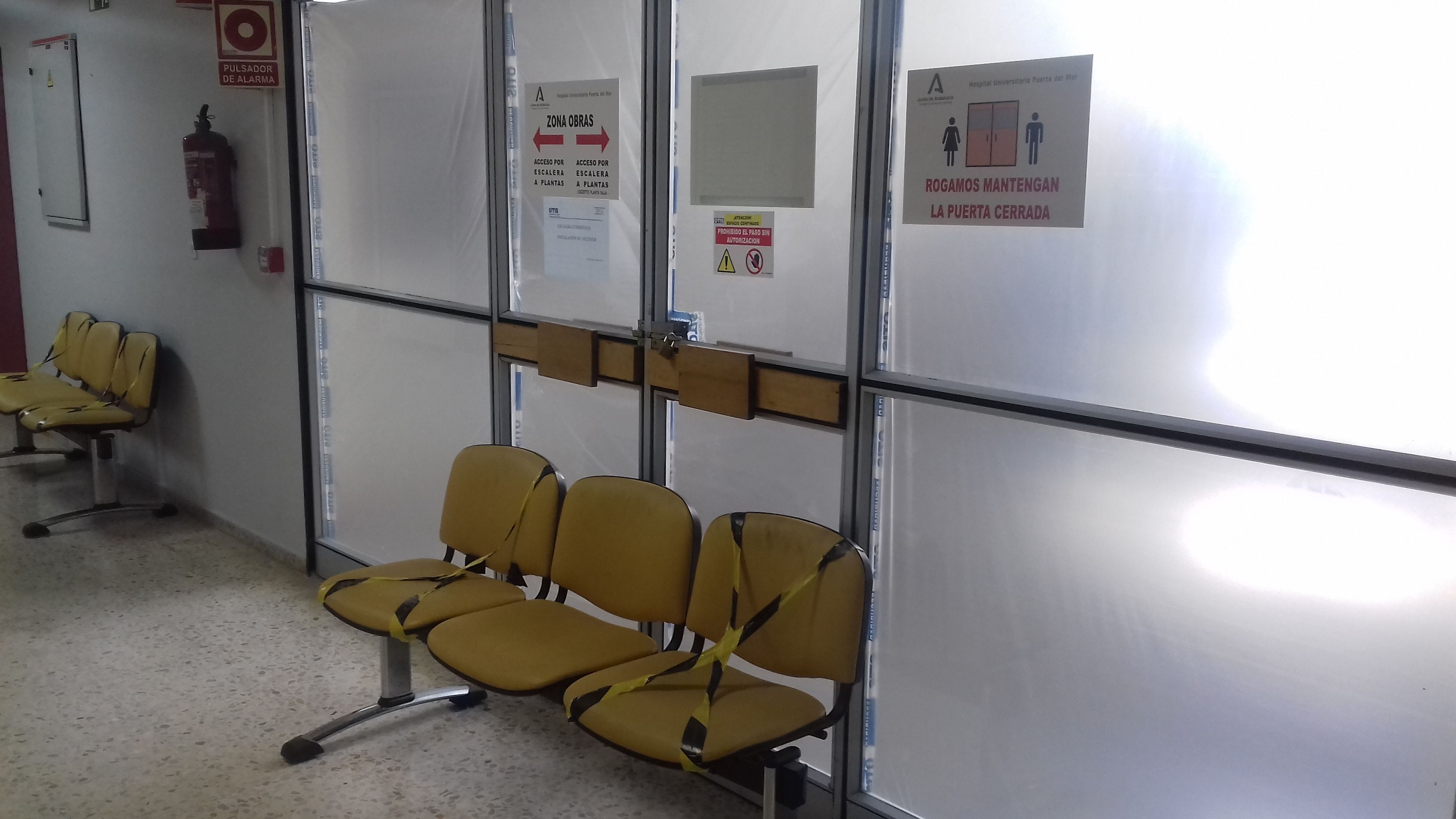 ACCESO ESCALERAS CENTRALES CERRADO