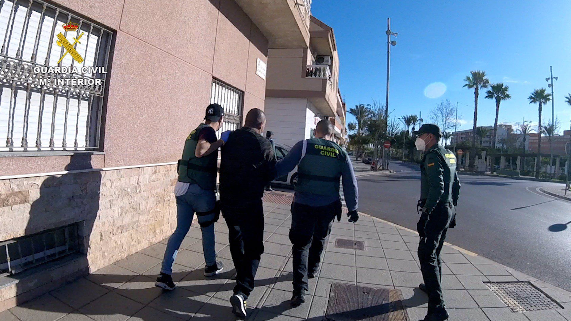 La Guardia Civil detiene a 22 personas por tramitar permisos a falsas víctimas de violencia de género en Almería.