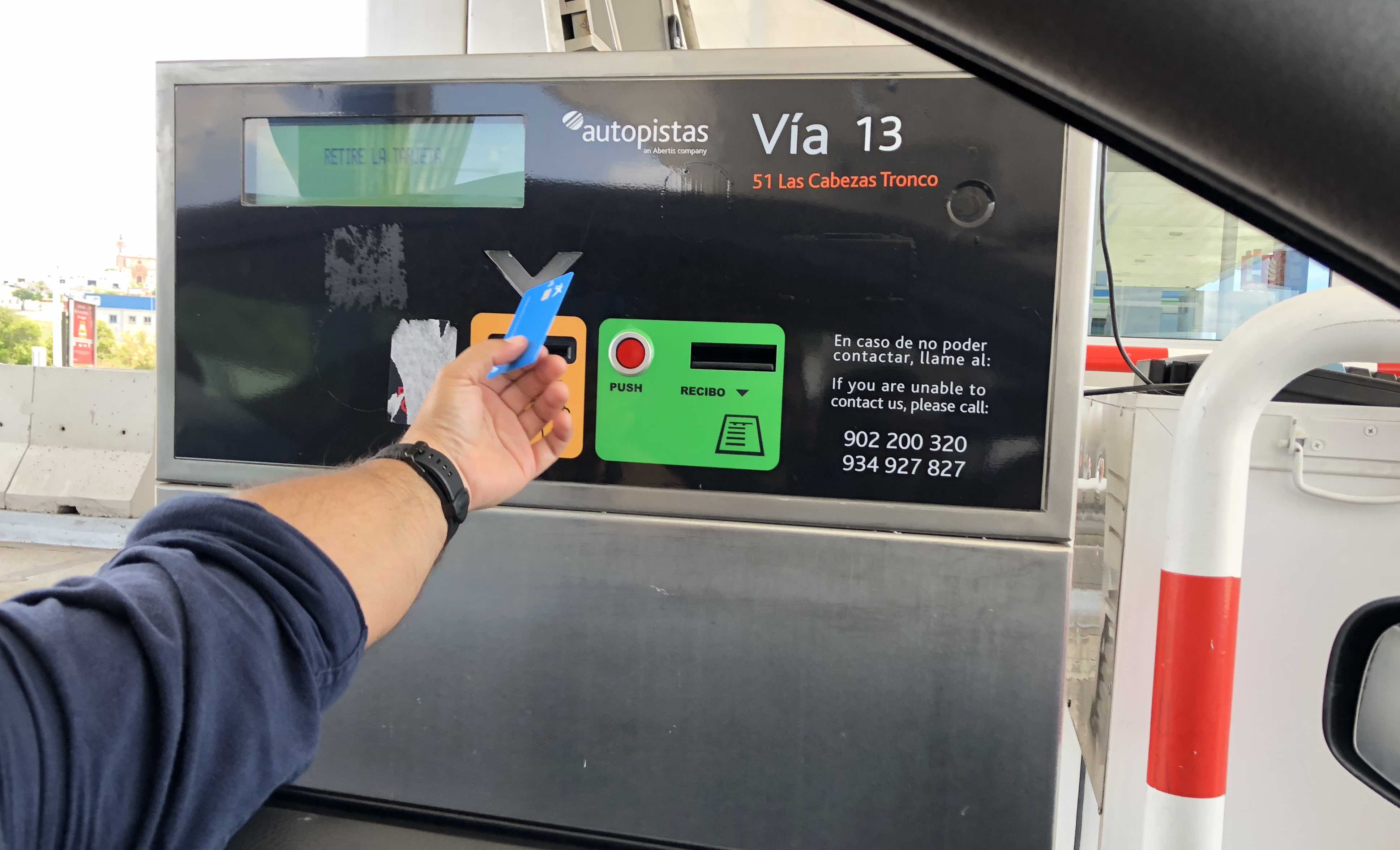 Pago en el antiguo peaje de Las Cabezas, en la A4.
