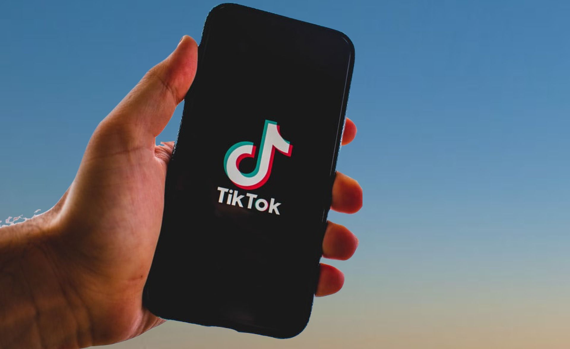 Reino Unido impone una multa millonaria a TikTok por infringir la ley de protección de datos.