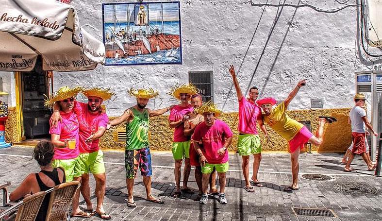 Una despedida de soltero en Conil, en una imagen reciente.