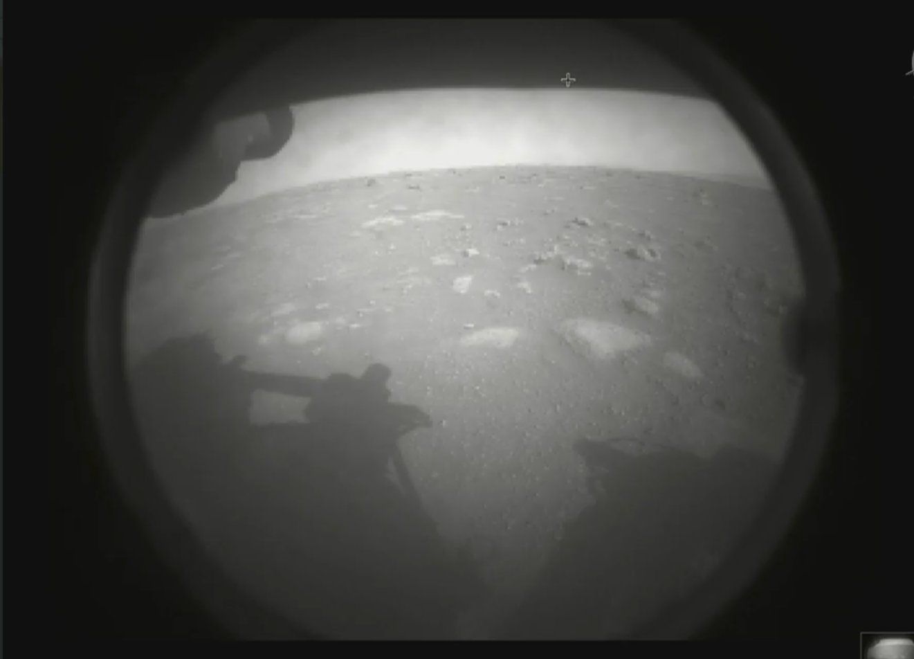 Las primeras imágenes de Perseverence tras llegar a Marte. FOTO: NASA