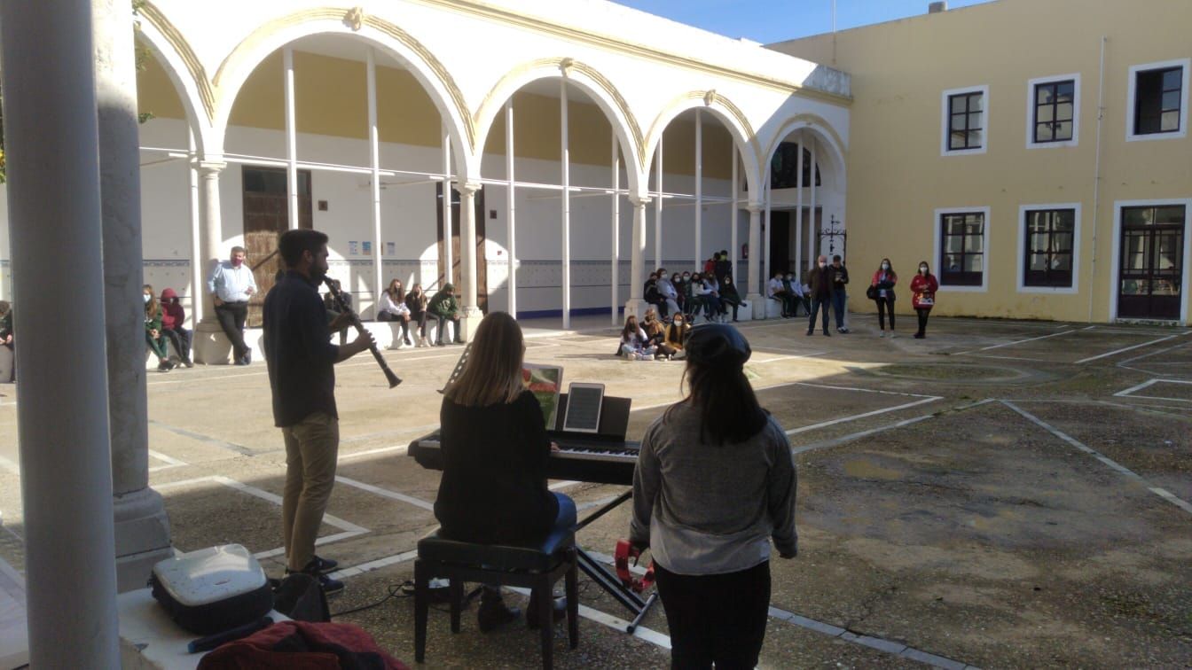 Un acto cultural en la Escuela San José de San Fernando, en una imagen subida por el centro a sus redes sociales.