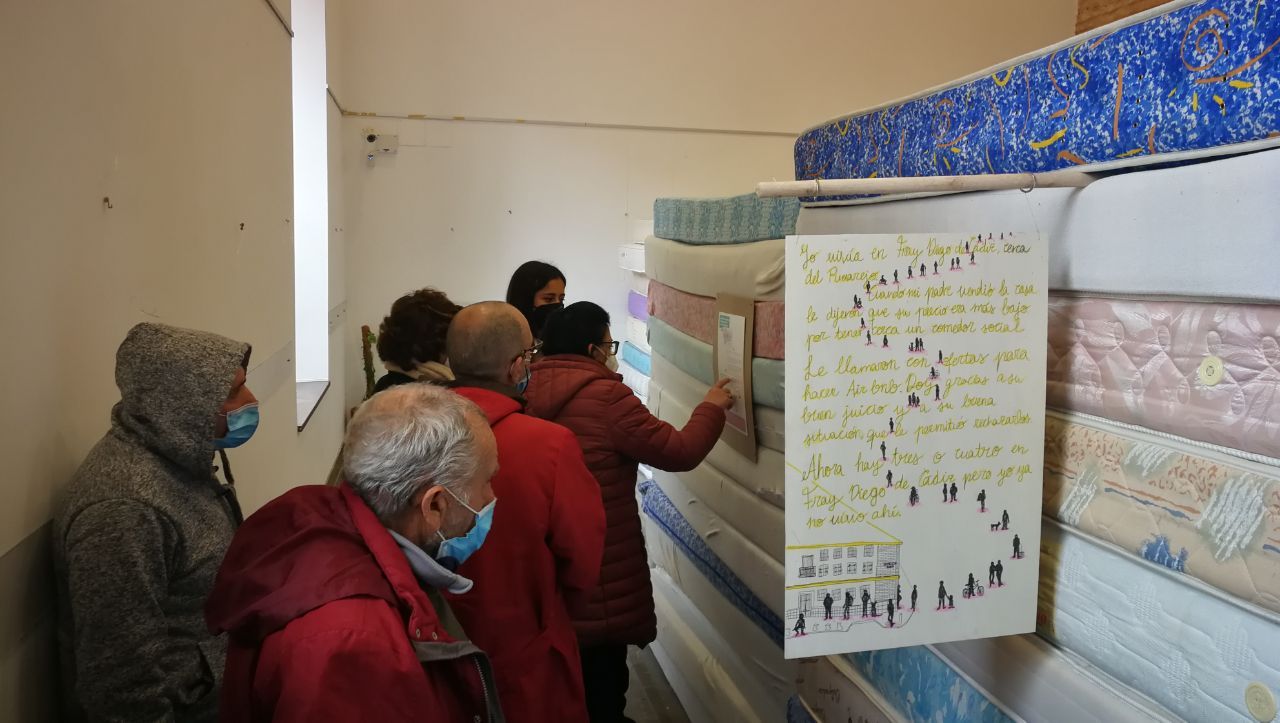 La exposición de colchones de Clara Malpica.