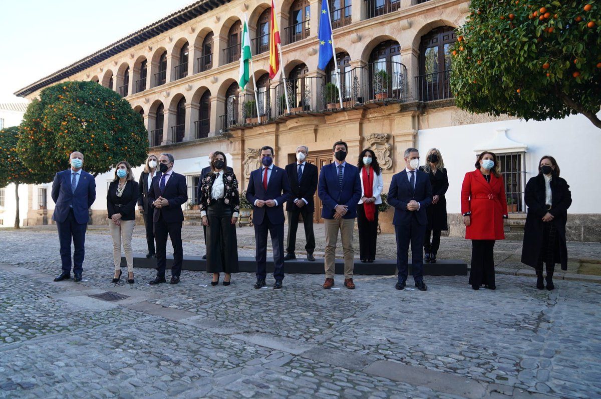 Foto del Consejo de Gobierno, con Moreno Bonilla, a la cabeza, este martes en Ronda. JUNTA DE ANDALUCÍA