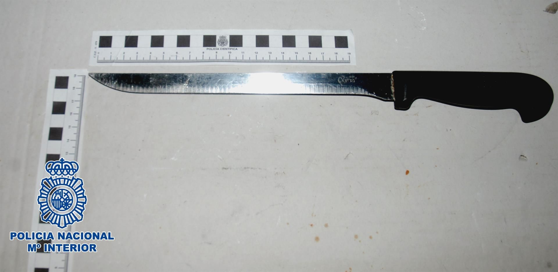 Cuchillo empleado en el asalto de la vivienda de La Línea.
