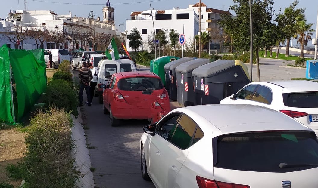 Caravana de coches convocada por AUPA para pedir ayudas para los autónomos.