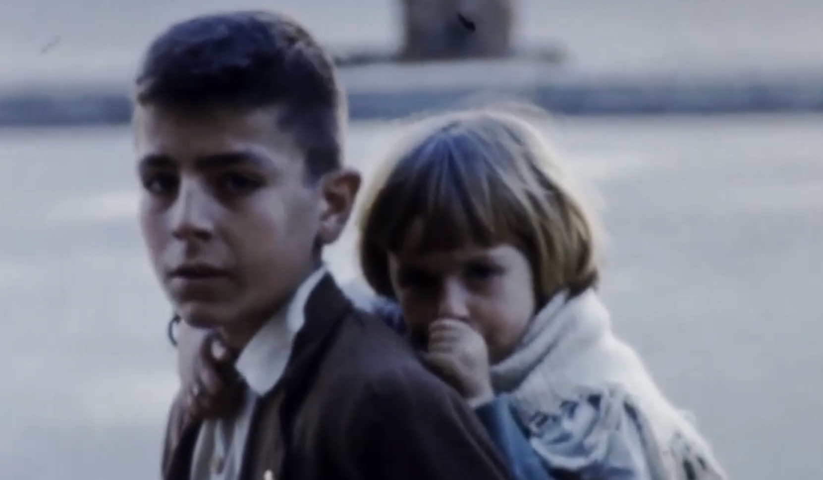 Dos hermanos, en Cádiz, en un documental rodado en 1954.