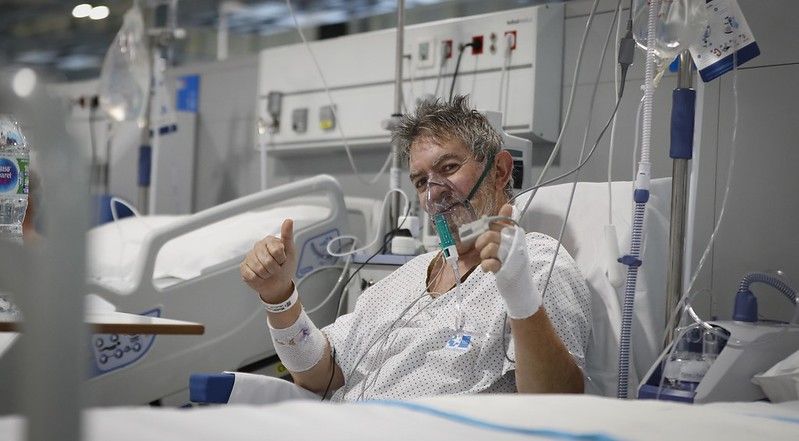 Un enfermo de covid en el Zendal de Madrid, en una imagen de archivo. COMUNIDAD DE MADRID