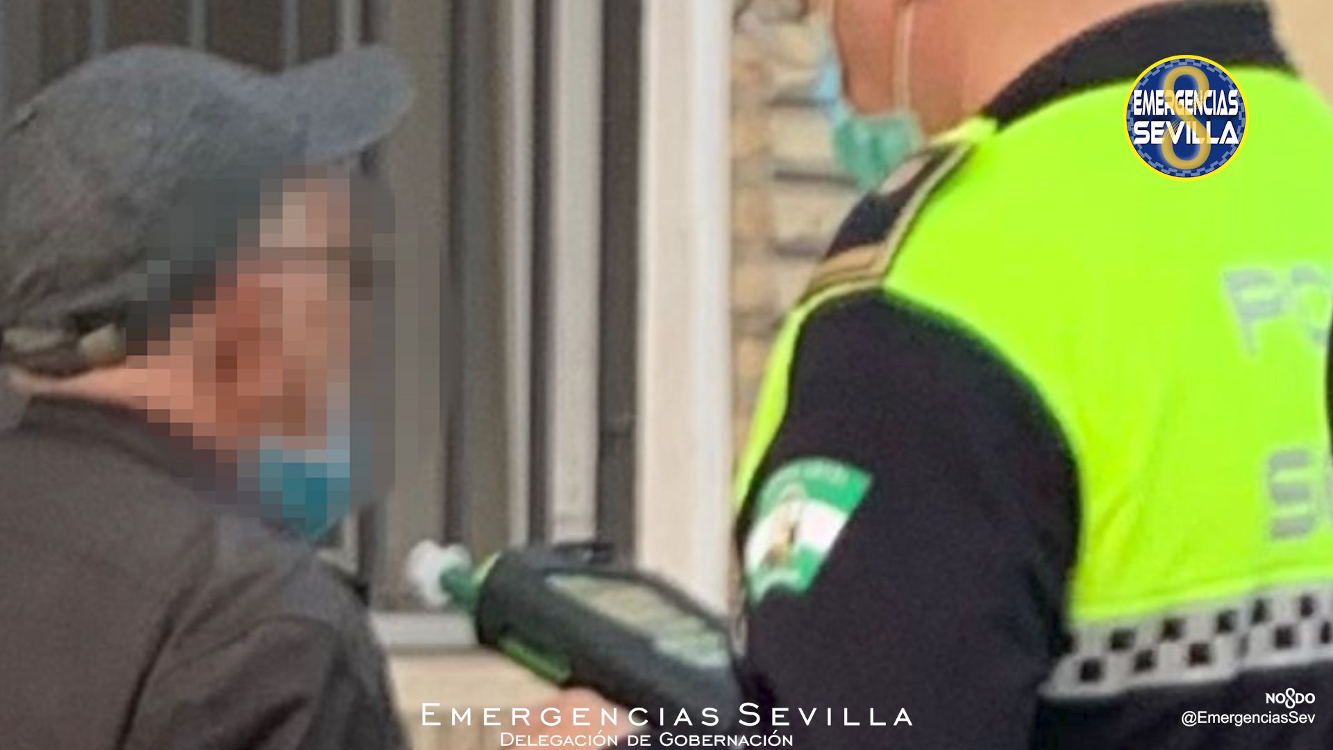 El septuagenario tras ser detenido por la Policía Local sevillana.