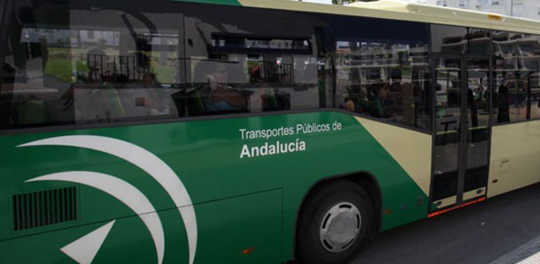 Un autobús interurbano, en una imagen de la Junta de Andalucía.