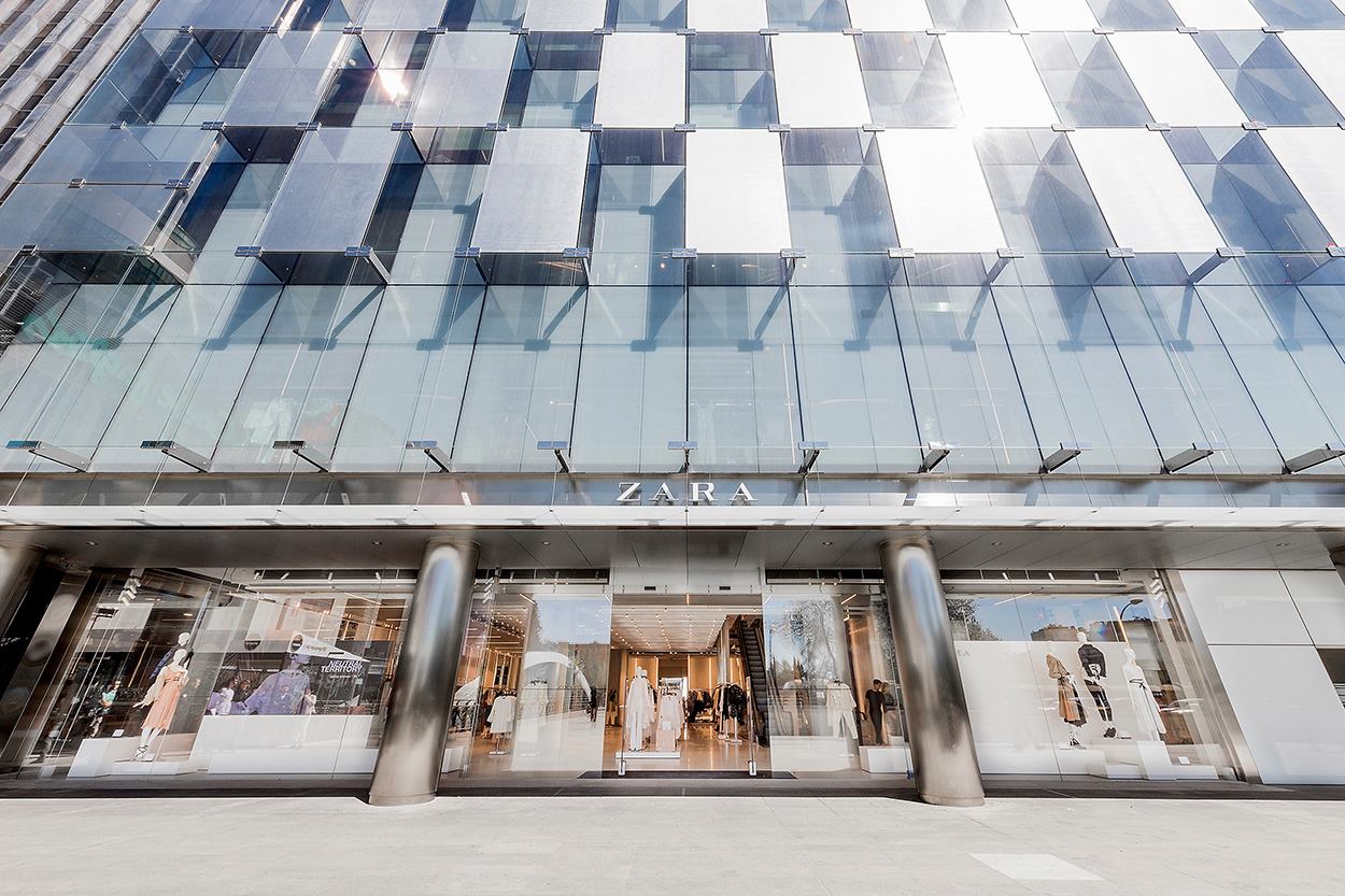 Inditex cierra sus 502 tiendas en Rusia, con más de 9.000 empleados, y suspende venta 'online'. Una tienda de Zara, del grupo Inditex, en una imagen de archivo.