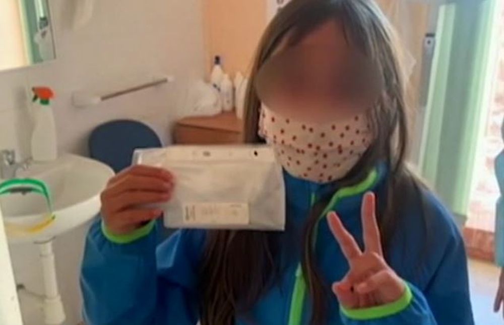 Niña de Granada contagiada dos veces en cuatro meses. CANALSUR Niña de Granada contagiada dos veces en cuatro meses. CANALSUR