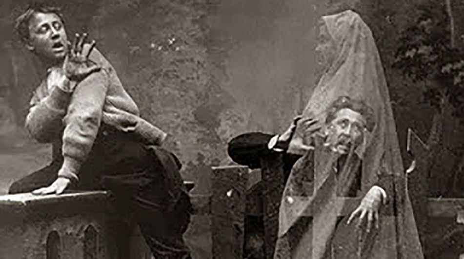 Sesión espiritista en una imagen de archivo.