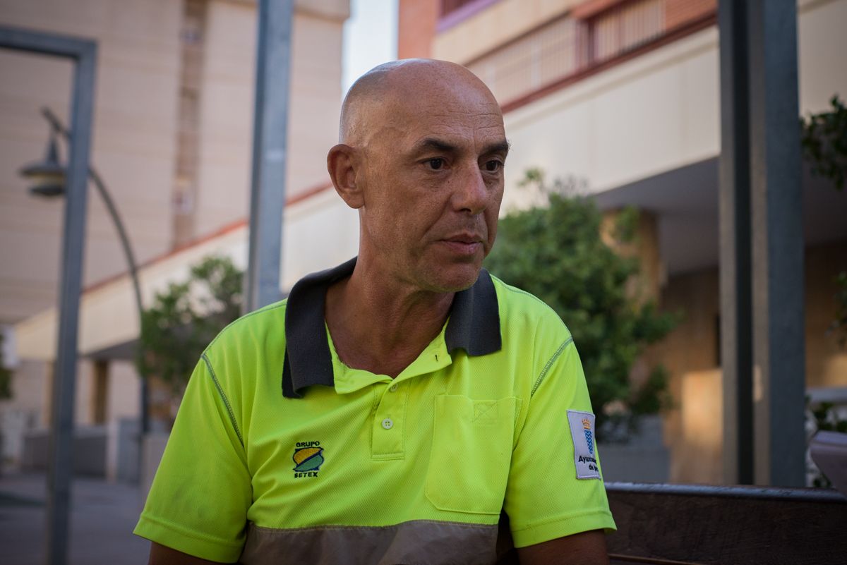 José Ramón, controlador de la ORA agredido, en una entrevista con lavozdelsur.es. FOTO: MANU GARCÍA