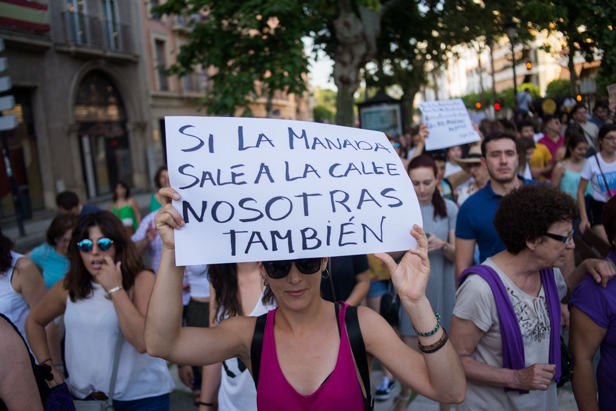 Un momento de una manifestación contra 'La Manada'. FOTO: MANU GARCÍA