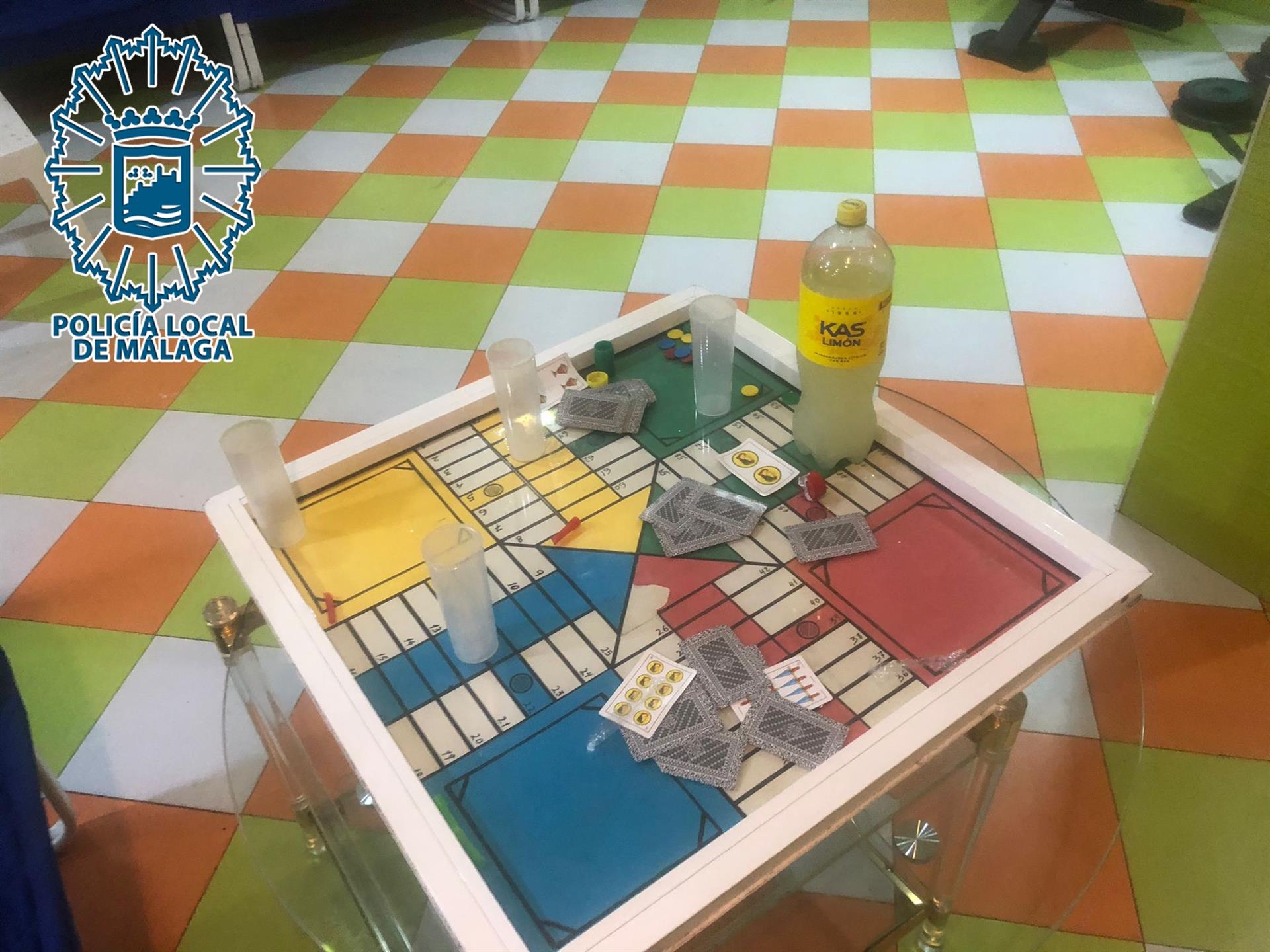 Una imagen de cómo estaba el local a la llegada de la Policía Local de Málaga.