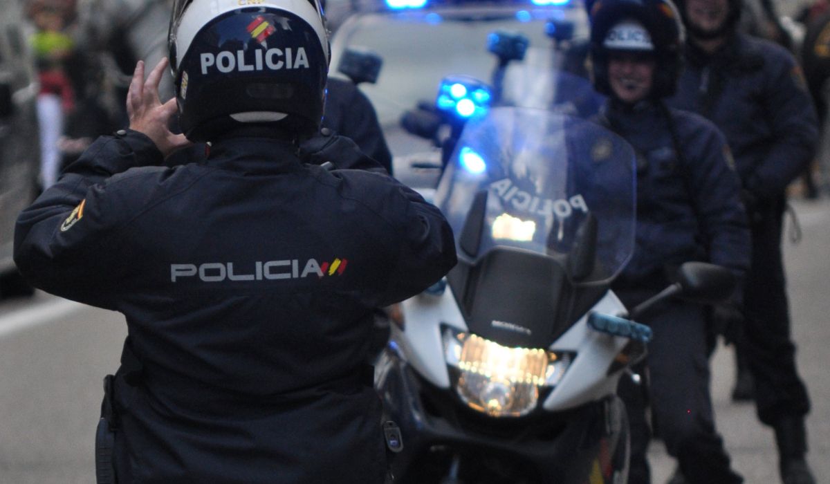  La Policía Nacional. Detienen un hombre de 21 años por violar a una mujer tras golpearla por la espalda en Alcalá de Guadaíra 