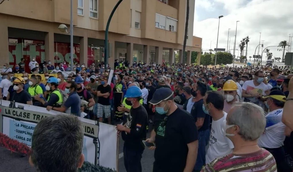 Manifestación de trabajadores del sector aeronáutico y navla en Cádiz.