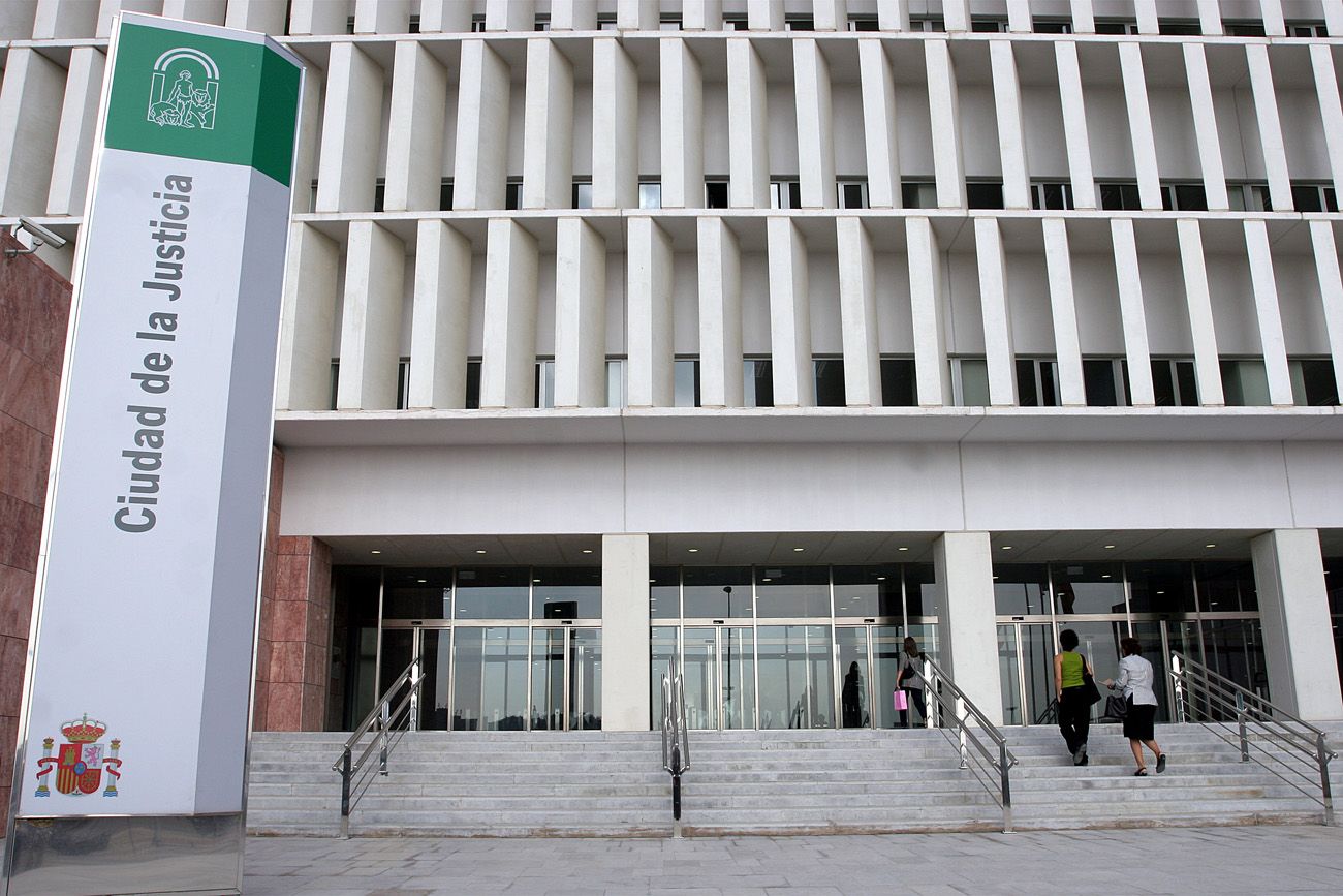 Imagen retrospectiva de la Ciudad de la Justicia de Málaga, donde un hombre ha sido acusado de drogar a una mujer con una jeringuilla para abusar sexualmente de ella FOTO: CENTURY ABOGADOS