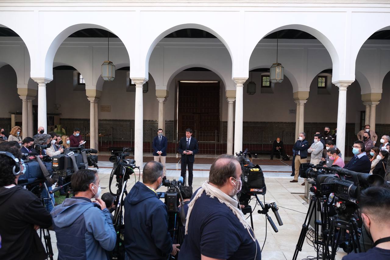 PP y Cs amplían su acuerdo de Gobierno en Andalucía para "no favorecer ni aceptar" transfuguismo . En la imagen comparecencia conjunta, la pasada semana, de Moreno y Marín. JUAN LÓPEZ-CEPERO
