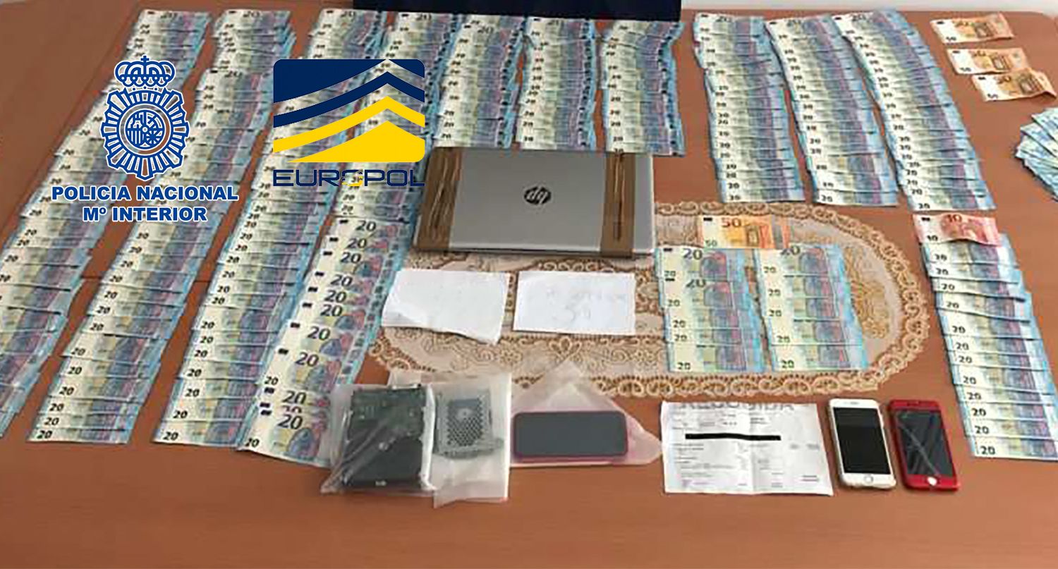 Dinero intervenido en la operación.