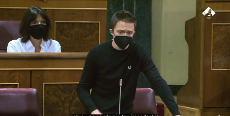 El diputado Íñigo Errejón, de Más País, hablando de salud mental en el Congreso.