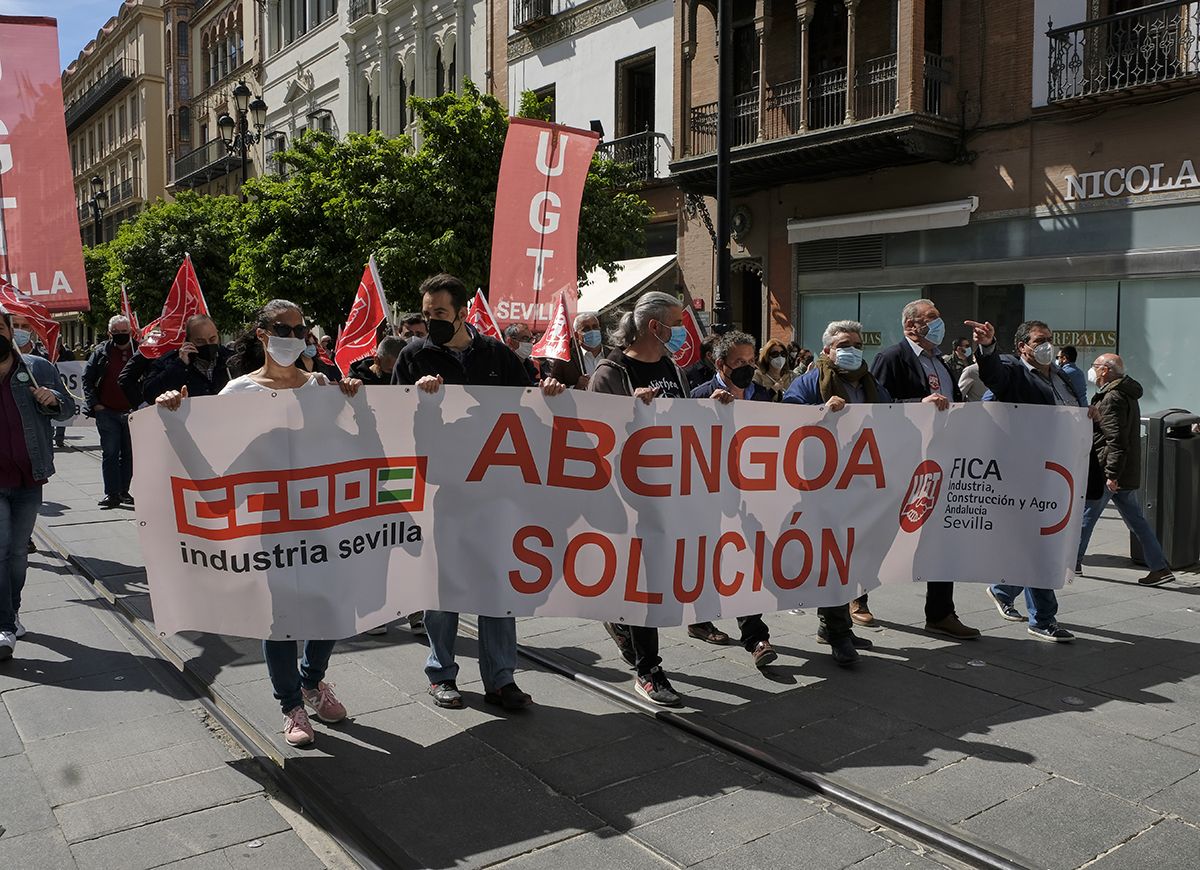 Un momento de una manifestación celebrada en Sevilla para pedir el rescate de Abengoa.