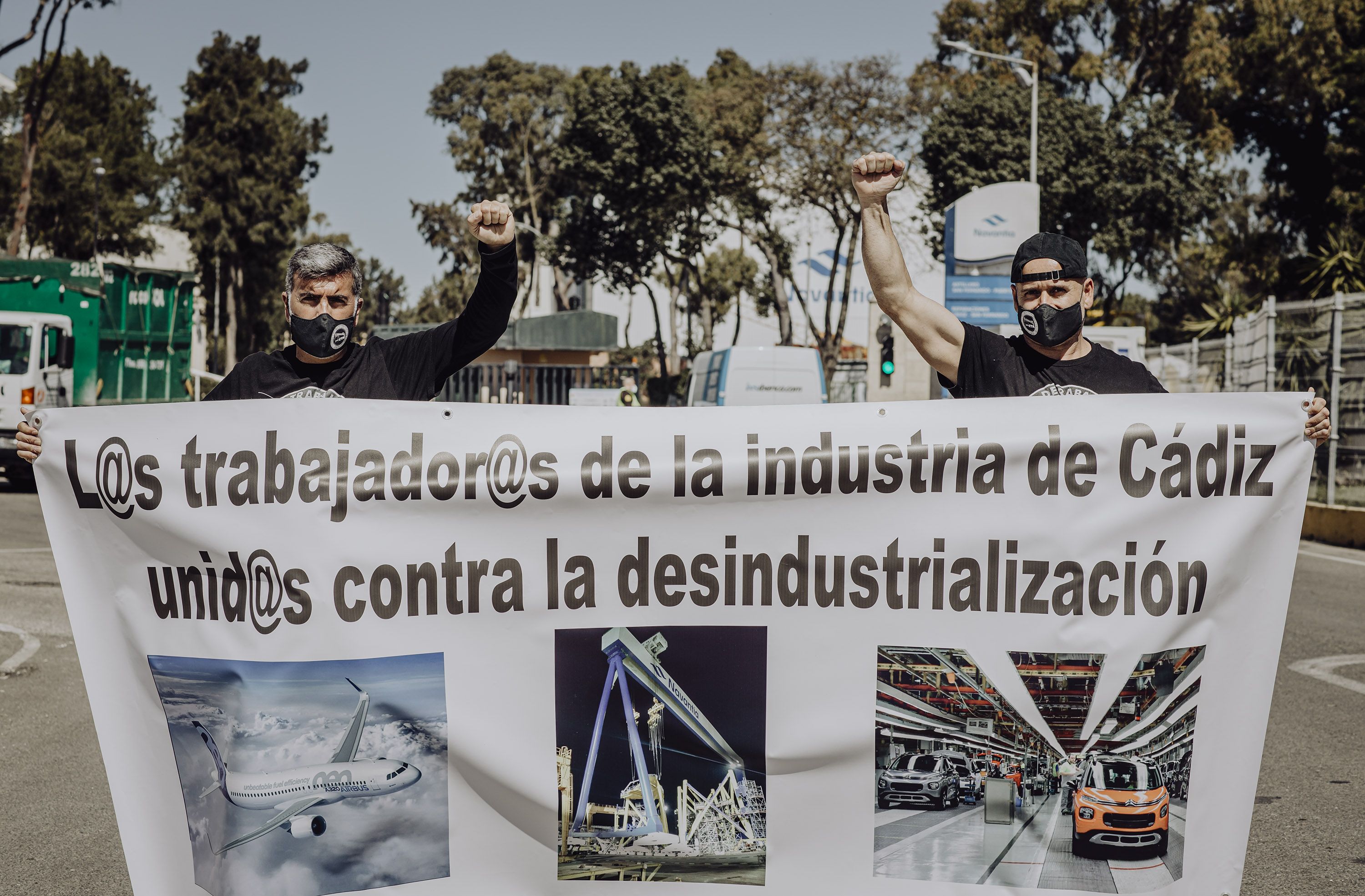 Manuel y Jesús, trabajadores de empresas auxiliares de Navantia, despedidos por su lucha sindical.