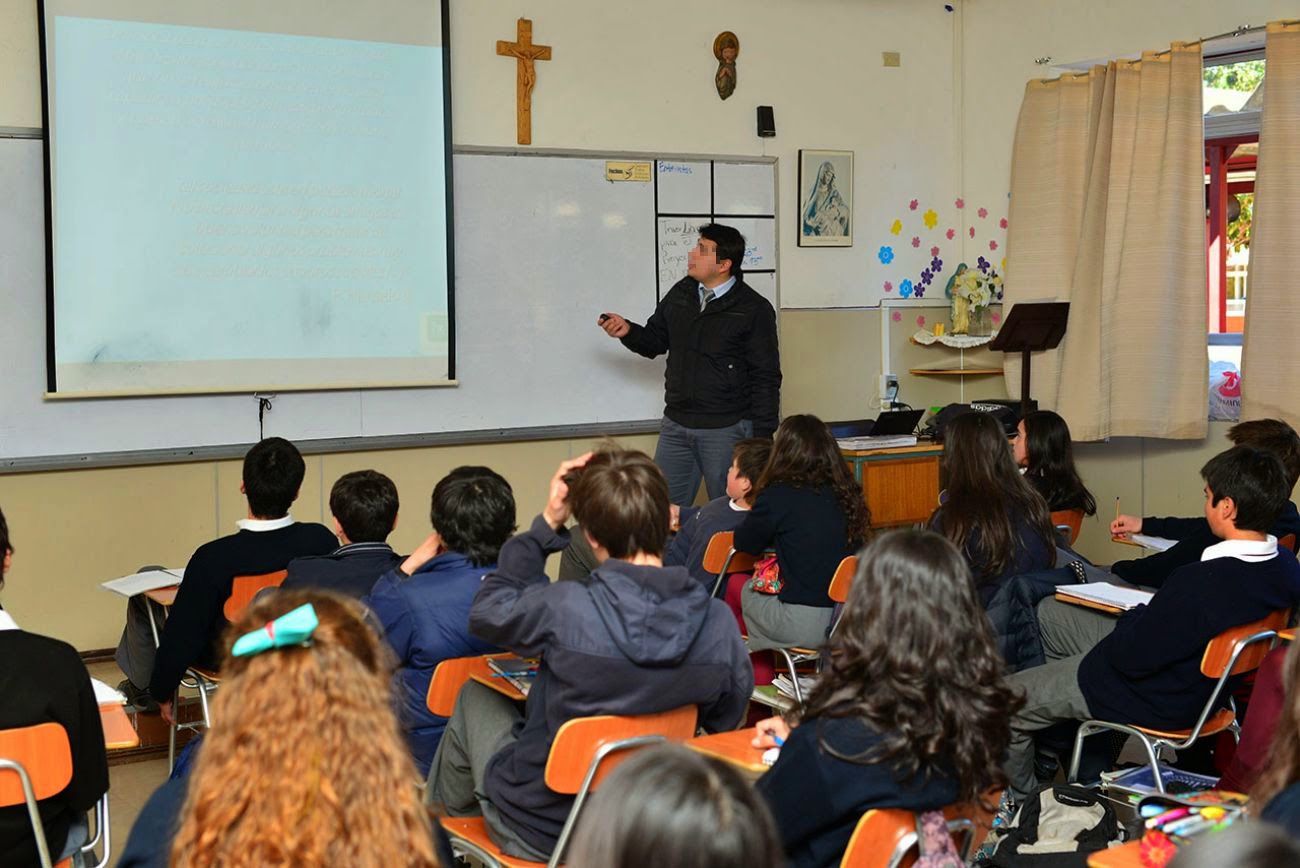 Un profesor durante una clase de Religión. FOTO: DIÓCESIS DE JAÉN