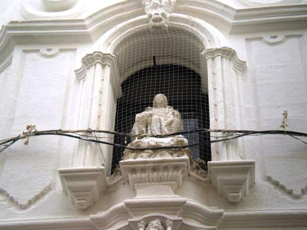 Estado de abandono de la Capilla de la Divina Pastora, en Cádiz. 