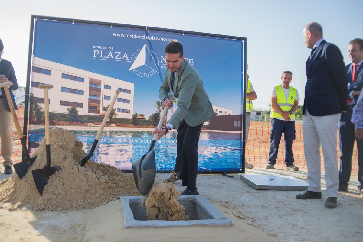 Fernando García, representante de Iniciativas Inmobiliarias, en el acto de colocación de la primera piedra de la segunda fase de Residencial Plaza Norte. FOTO: MANU GARCÍA