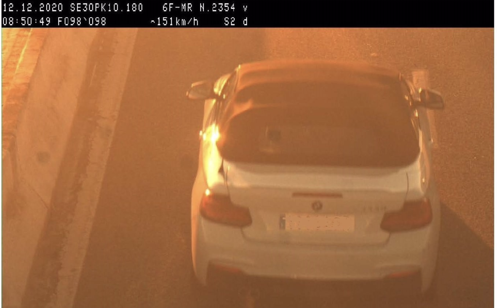 Conduce a más de 150 kilómetros por hora por el Puente de...