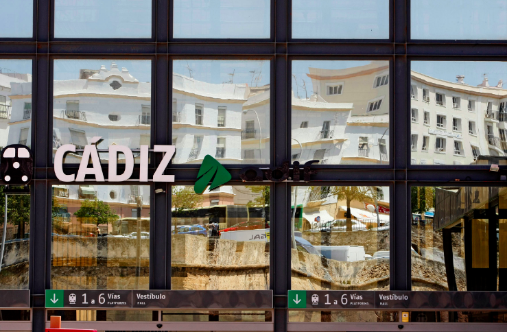Detalle del exterior de la estación de Cádiz. FOTO: TURISMO.CADIZ.ES