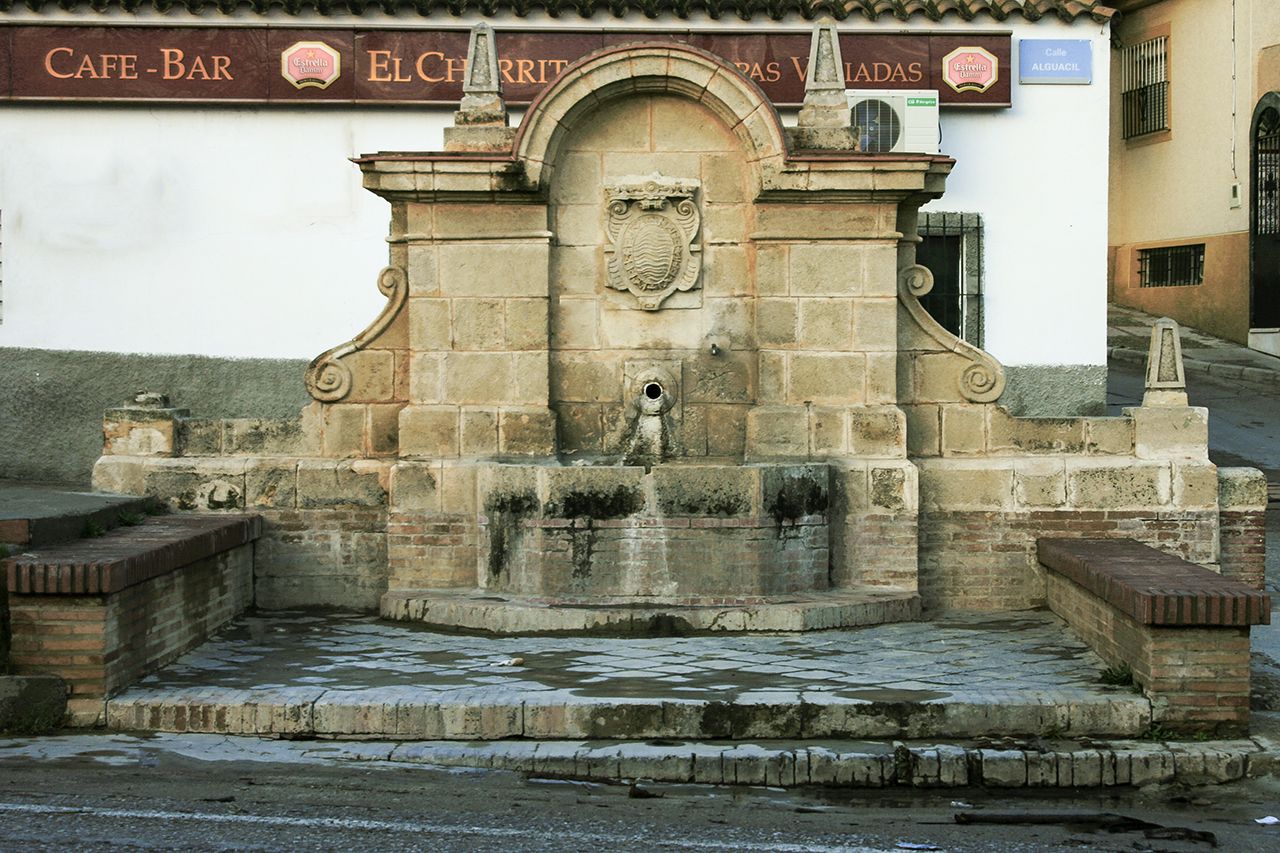 La icónica fuente de Los Albarizones, en una imagen retrospectiva.