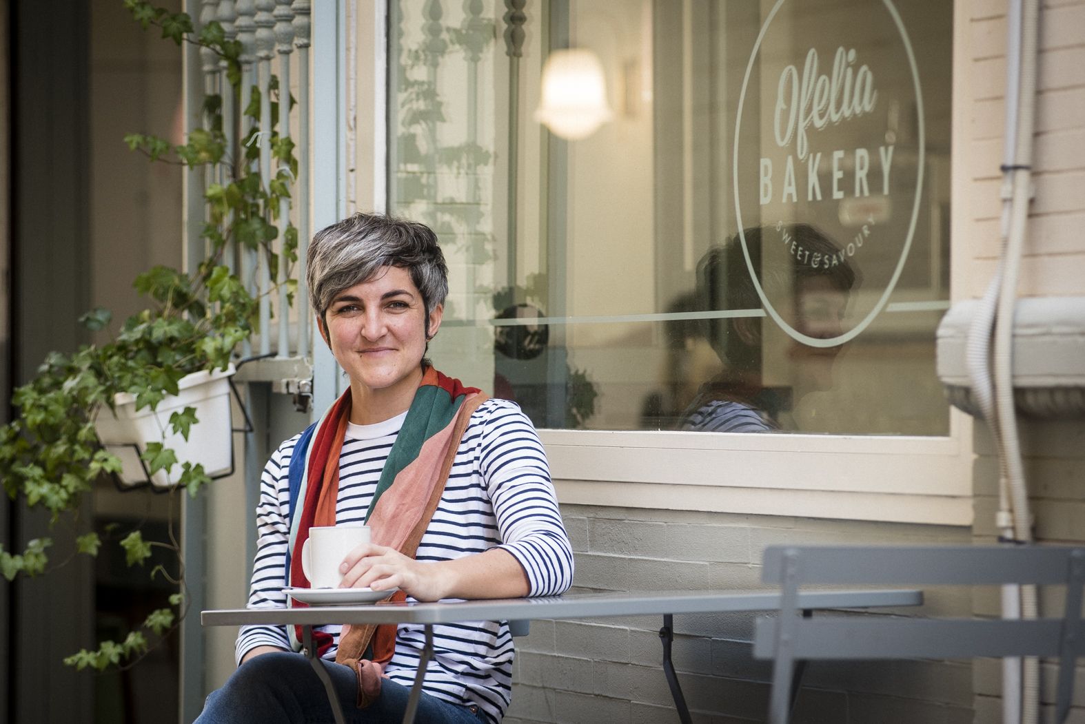 La algecireña Elena Garcés regente en la Alfalfa su propio negocio de desayunos y meriendas artesanas, Ofelia Bakery.