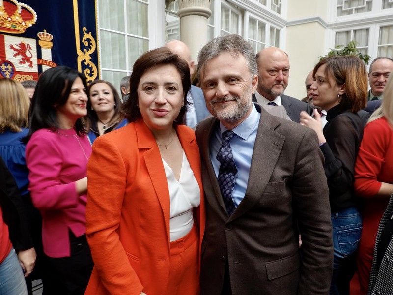 Sandra García, en su toma de posesión como delegada del Gobierno, junto a José Fiscal, portavoz parlamentario del PSOE-A. 