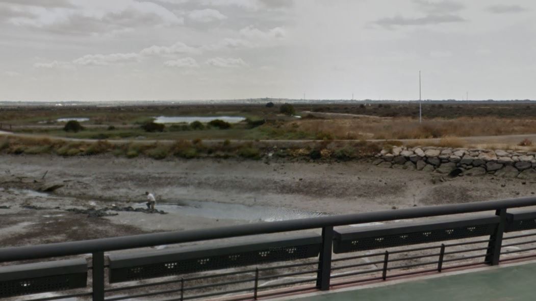 Un punto de confluencia de varios caños en San Fernando hacia el parque de la Bahía.