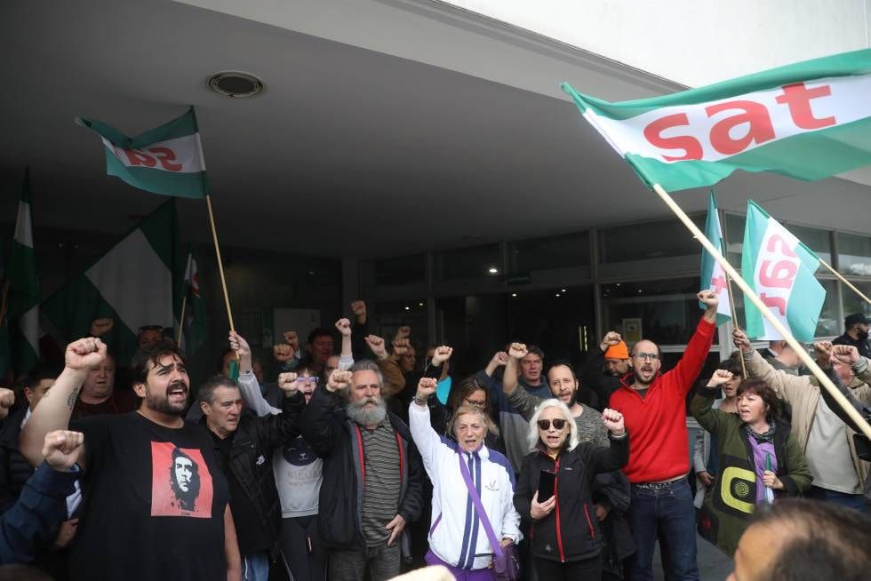 Una veintena de miembros del SAT son condenados por el asalto a un Mercadona de Écija en 2012.