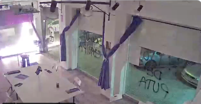 Sede de Podemos en Cartagena, tras el ataque con explosivos.