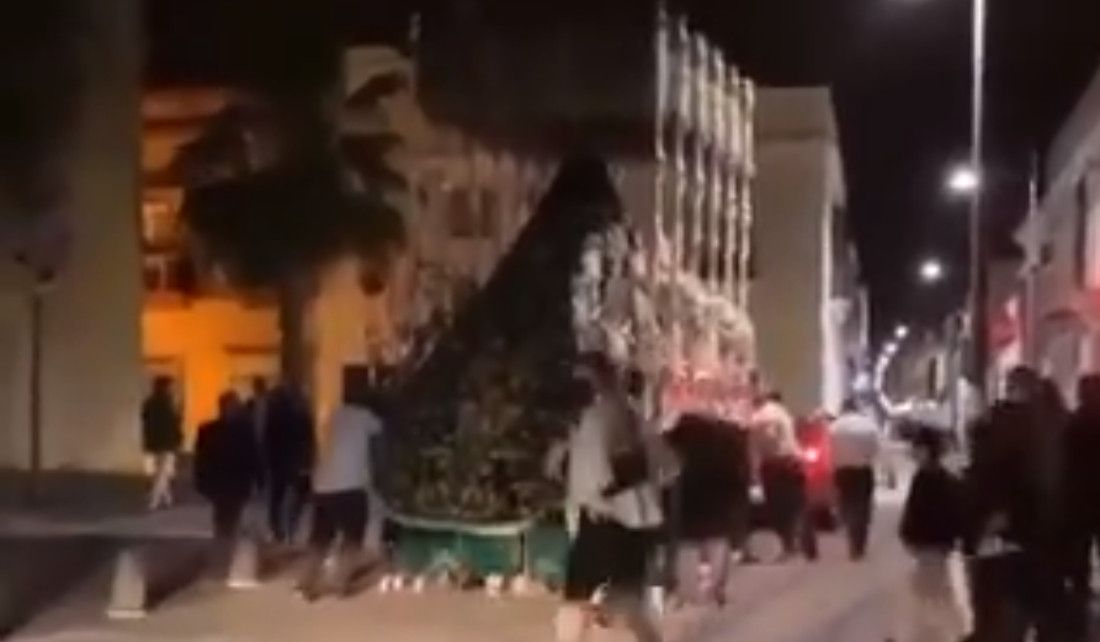 Un momento del traslado.