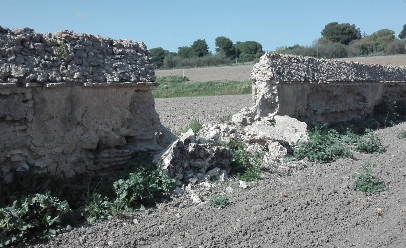 Parte del muro de la Huerta de la Cartuja, desplomado, en días pasados. ENTORNOAJEREZ.COM